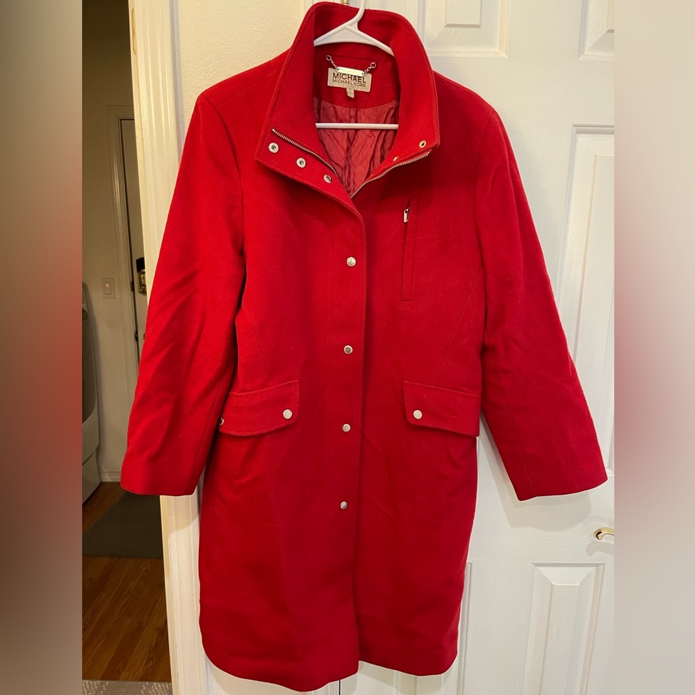 MICHAEL KORS RED WOOL COAT! Zipper & Snap Close Front & Low Pockets. Zip top pkt